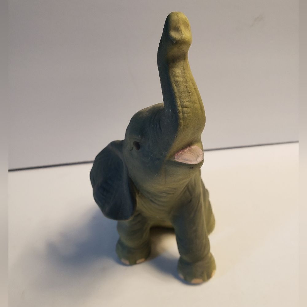 Baby  Elephant - Picture 3 of 7